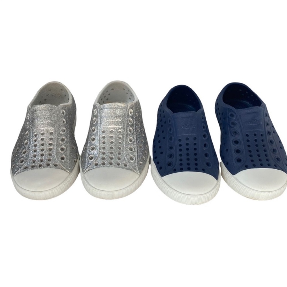 Native Jefferson Bundle Slip-On Shoes Silver Glitter/Navy Blue, toddler size 5.